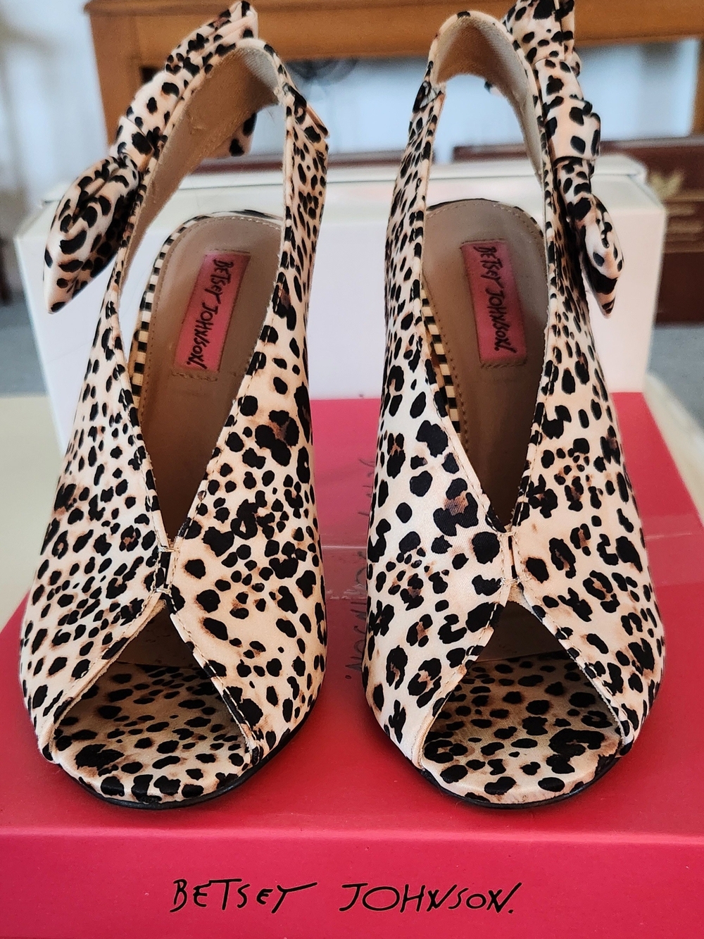Betsey Johnson Womens Leopard Print Slingback Peep-Toe Heels - Beige/Black